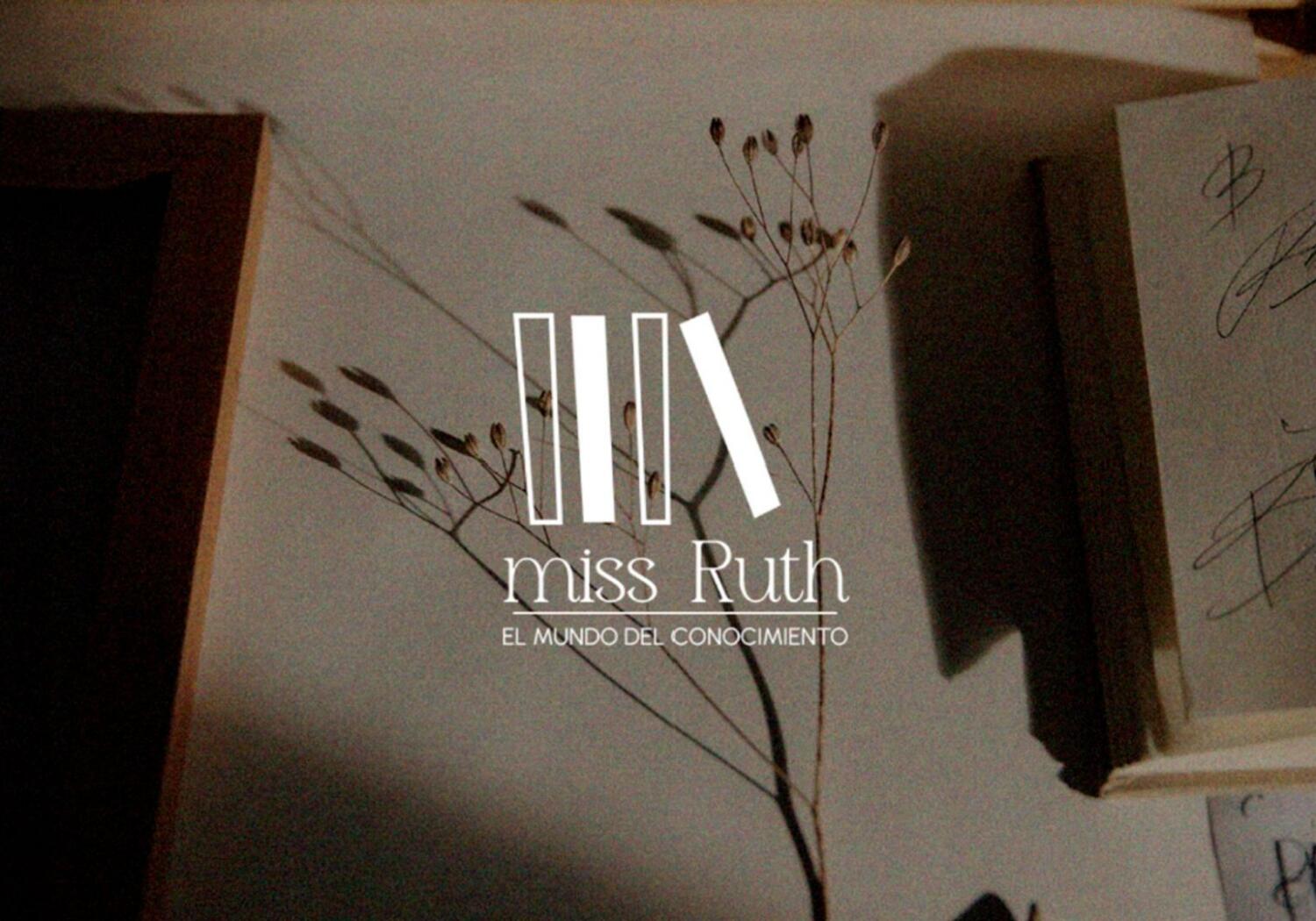 Projeto de Branding & Design realizado pela Agência Criativa Punctum para a marca Miss Ruth.